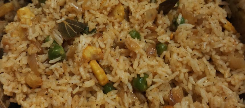 Baby corn and peas fried rice